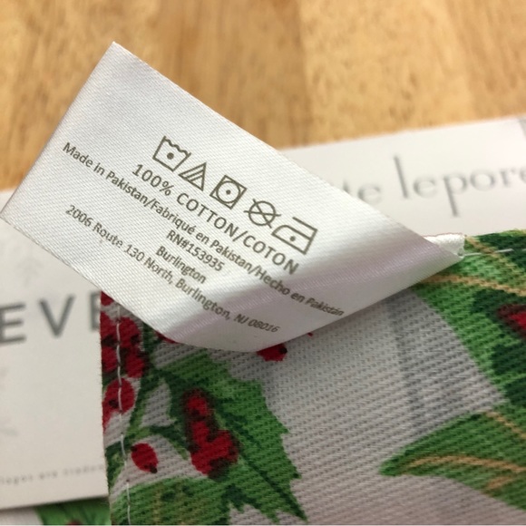 Nanette Lepore Reversible placemats - Picture 4 of 7